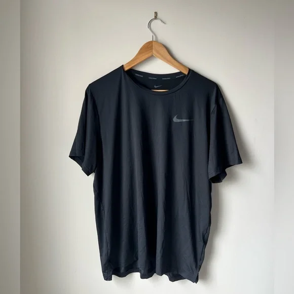 Nike Short Sleeve T-Shirt - Picture 3 of 5